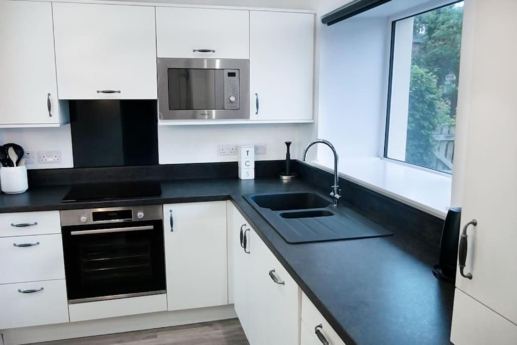 Central 2 Bedroom Luxury Home Close To River Ness Inverness Buitenkant foto