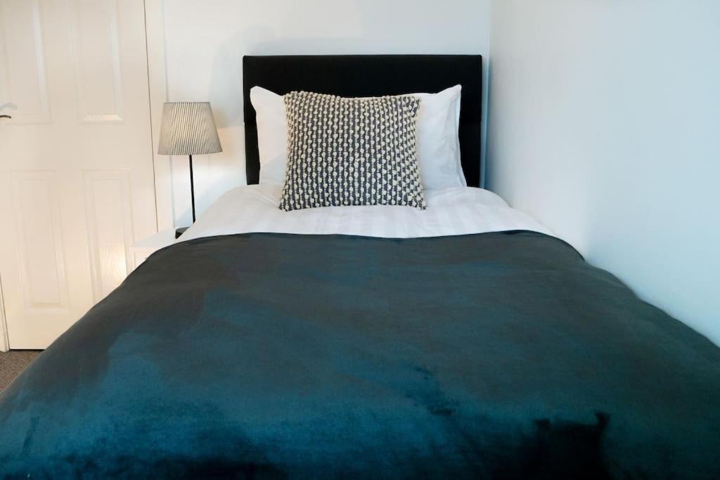 Central 2 Bedroom Luxury Home Close To River Ness Inverness Buitenkant foto